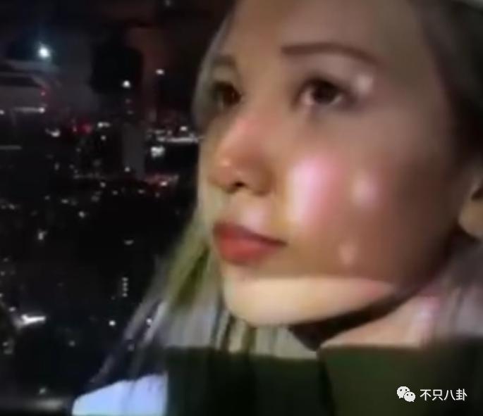 分手几个月已换两位女伴，且还都长得像他前女友？