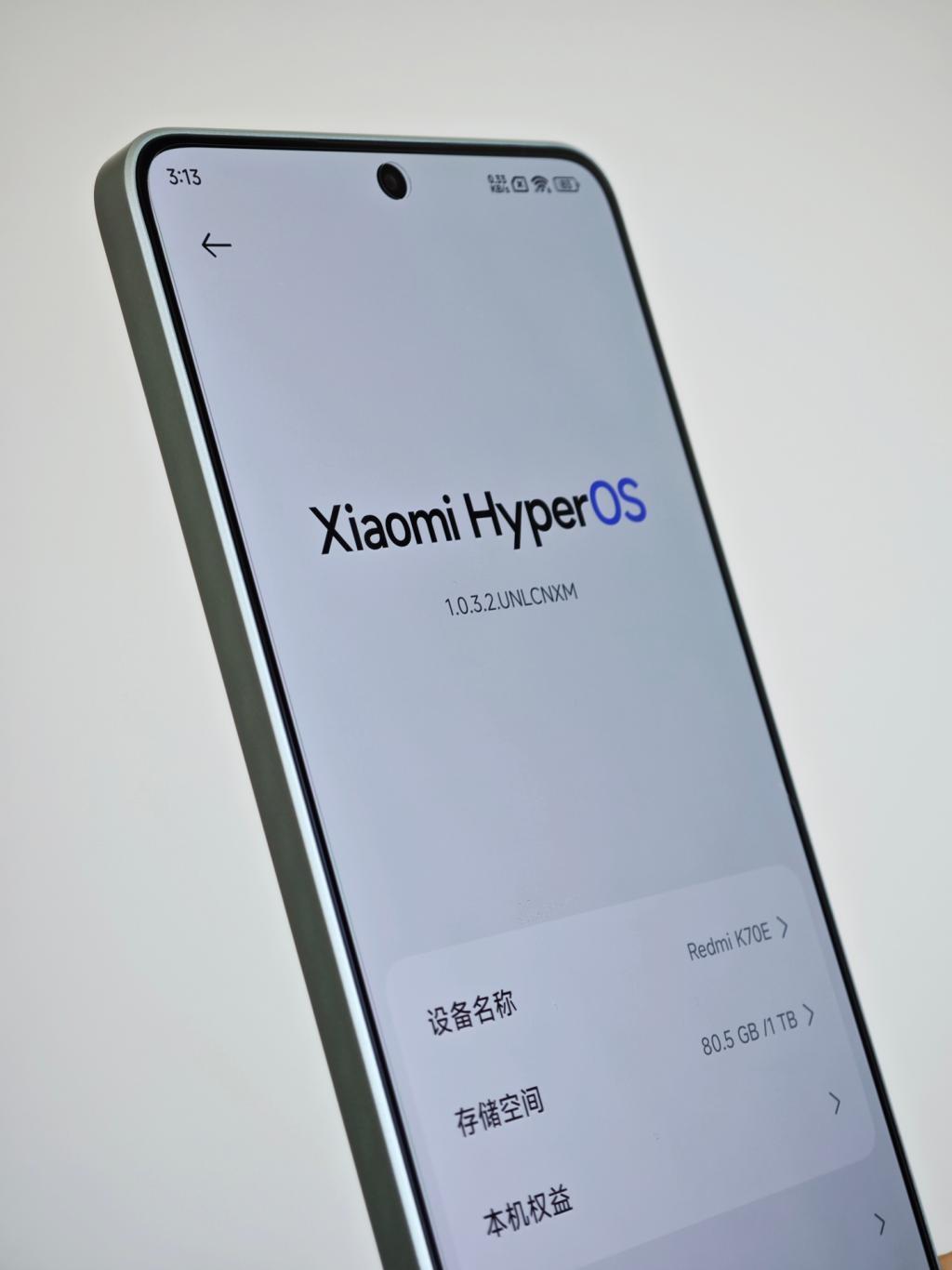 Redmi K70E 手机真机曝光，屏幕边框控制出色