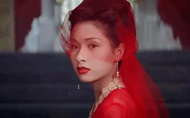 媲美李嘉欣，比肩李若彤，多次误当小三，她真的不是狐狸精？