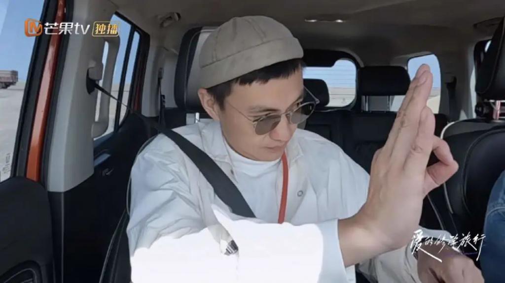 周一围的爱仅朱丹可见？
