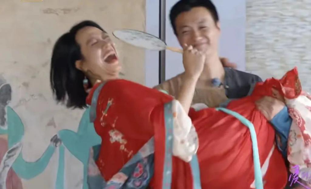 周一围的爱仅朱丹可见？