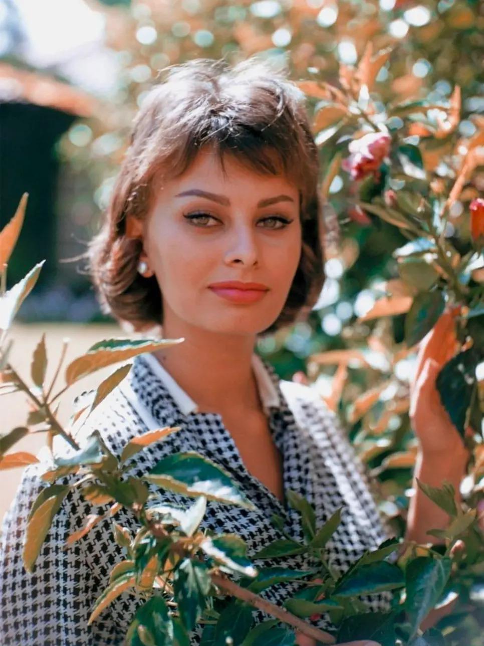 她或许是黄金年代好莱坞最会享受人生的初代Diva