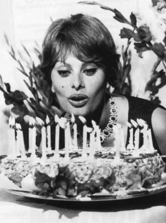 她或许是黄金年代好莱坞最会享受人生的初代Diva