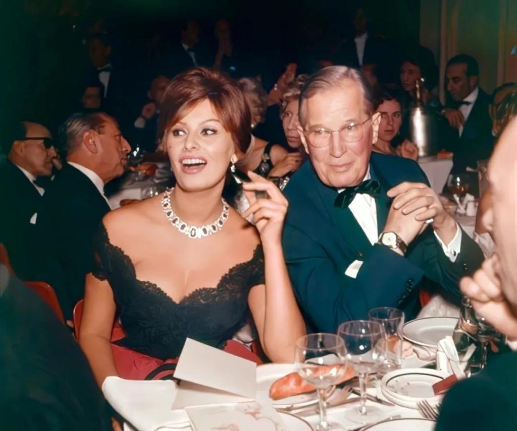 她或许是黄金年代好莱坞最会享受人生的初代Diva