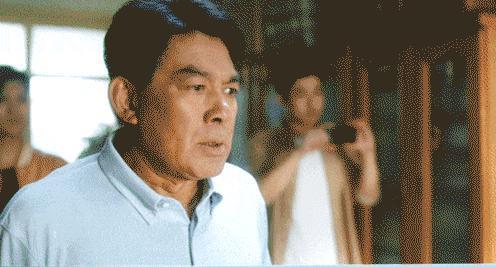 《无所畏惧》里摆烂的“老戏骨”：朱时茂跌下神坛，演技尴尬
