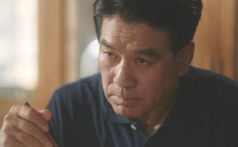 《无所畏惧》里摆烂的“老戏骨”：朱时茂跌下神坛，演技尴尬