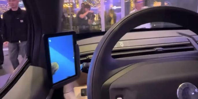 Fisker Pear 纯电紧凑型 SUV 量产版发布，采用“透明 A 柱”设计