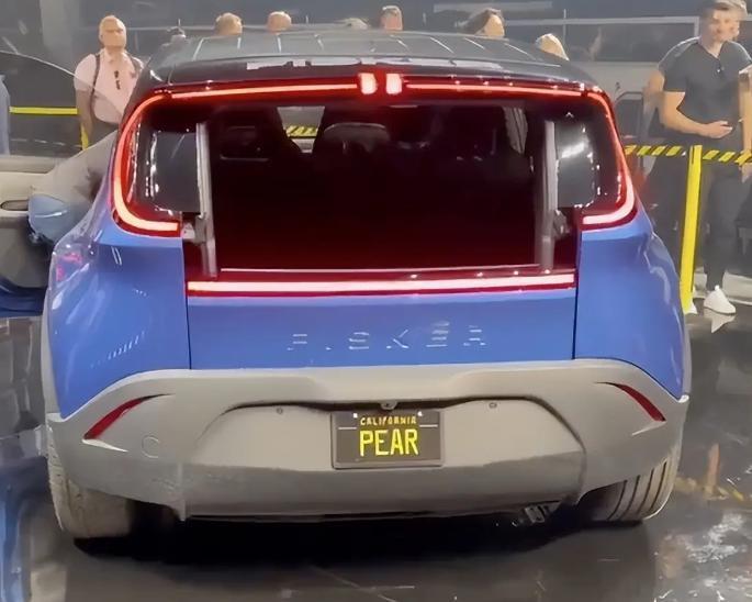 Fisker Pear 纯电紧凑型 SUV 量产版发布，采用“透明 A 柱”设计