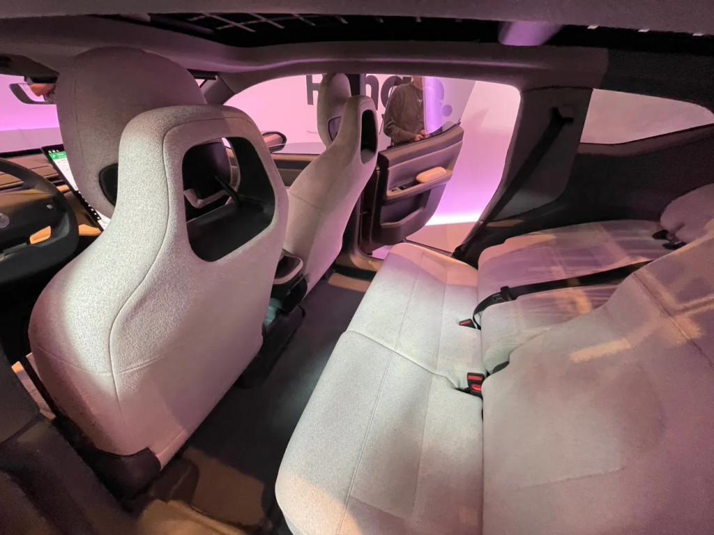 Fisker Pear 纯电紧凑型 SUV 量产版发布，采用“透明 A 柱”设计