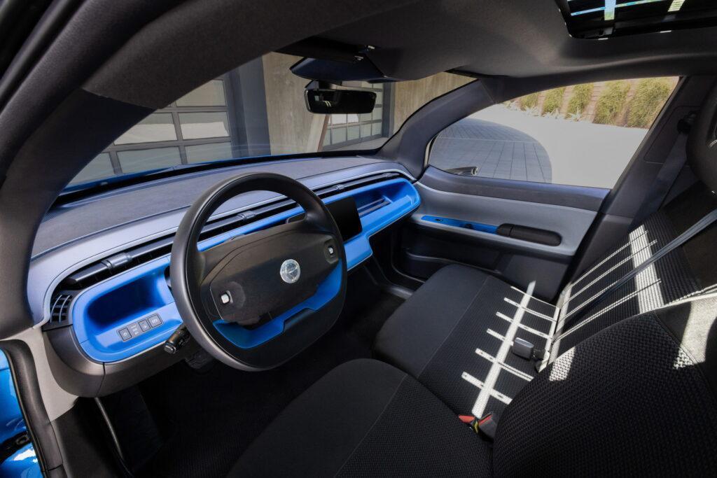 Fisker Pear 纯电紧凑型 SUV 量产版发布，采用“透明 A 柱”设计