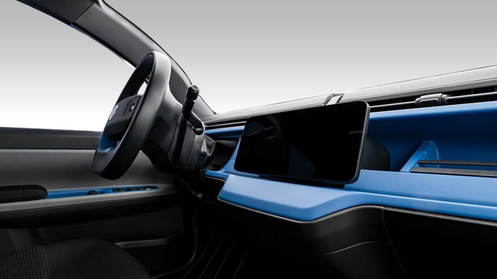 Fisker Pear 纯电紧凑型 SUV 量产版发布，采用“透明 A 柱”设计