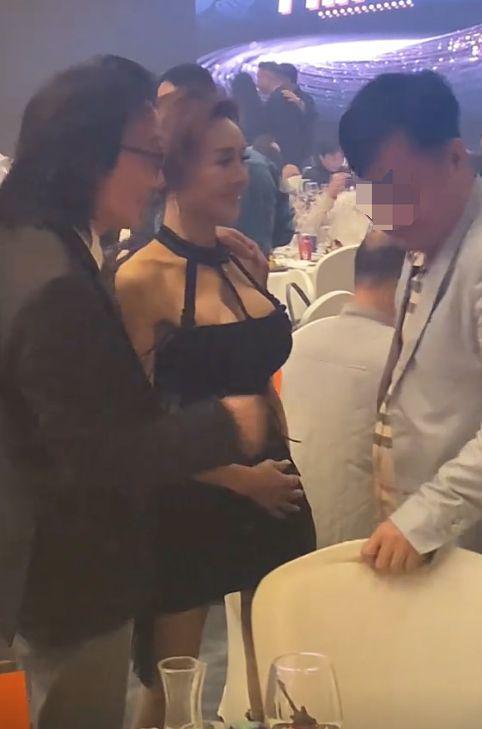 57岁叶子楣生图瘦到皮包骨！正面身材太震撼