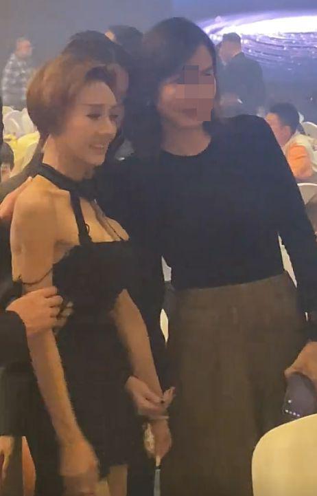 57岁叶子楣生图瘦到皮包骨！正面身材太震撼