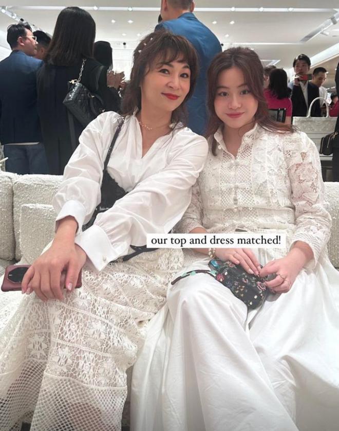 甘比带女儿街头追星，14岁刘秀桦穿高跟鞋好成熟