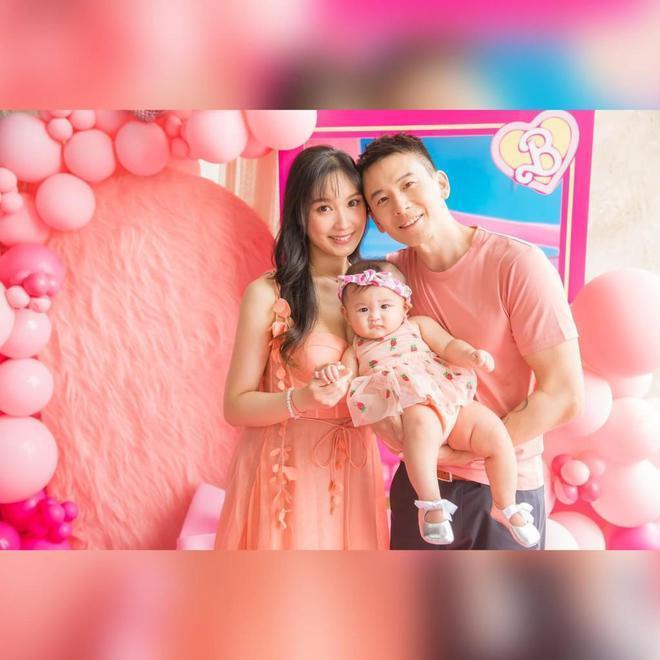 75岁石修晒全家福庆生超冻龄 11个月大孙女抢镜