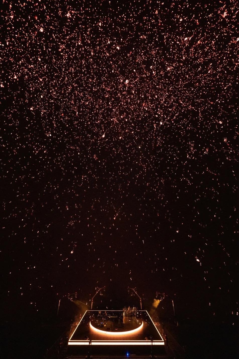 世界最大的网红球，1个月就亏了7个亿