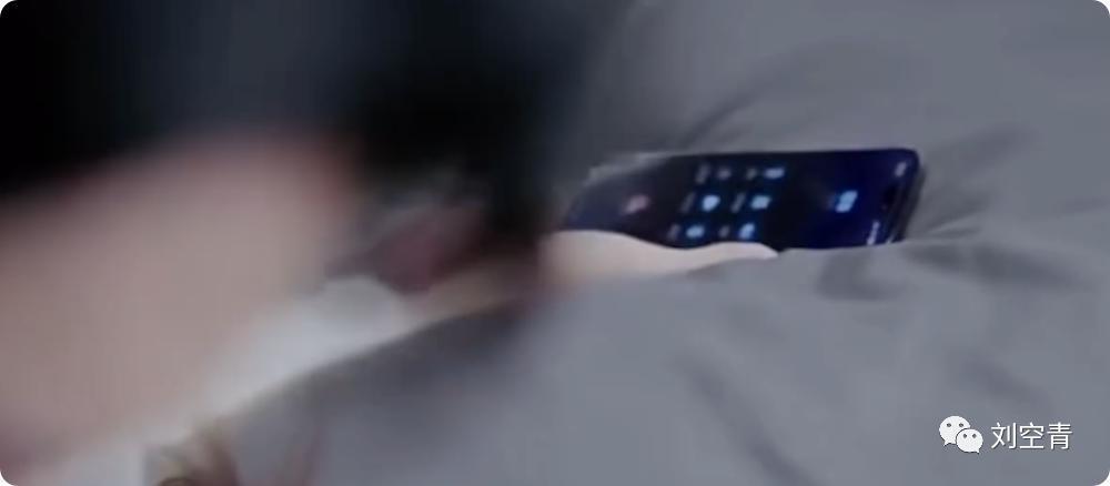 把男友叫爸爸，她这是疯了？