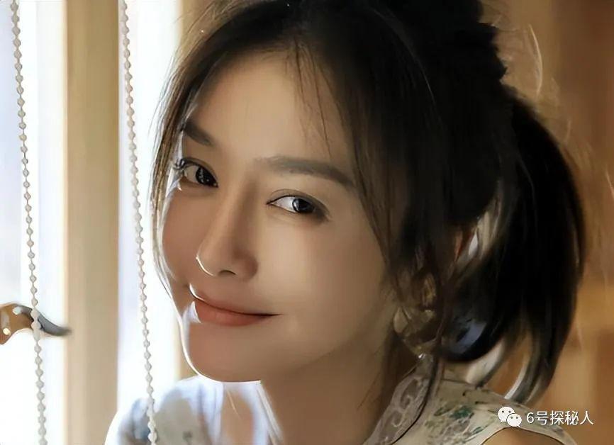 事实证明，44岁的秦岚如今已走进了一个“怪圈”