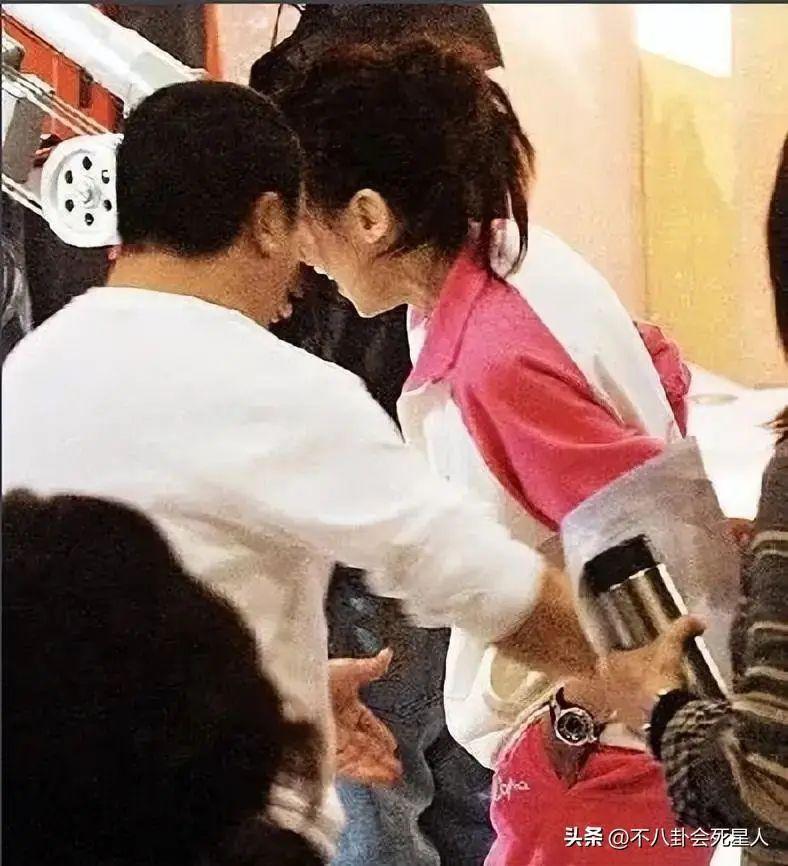 继杜旭东曹查理后，70岁曾志伟也道歉了，却招来一片骂声