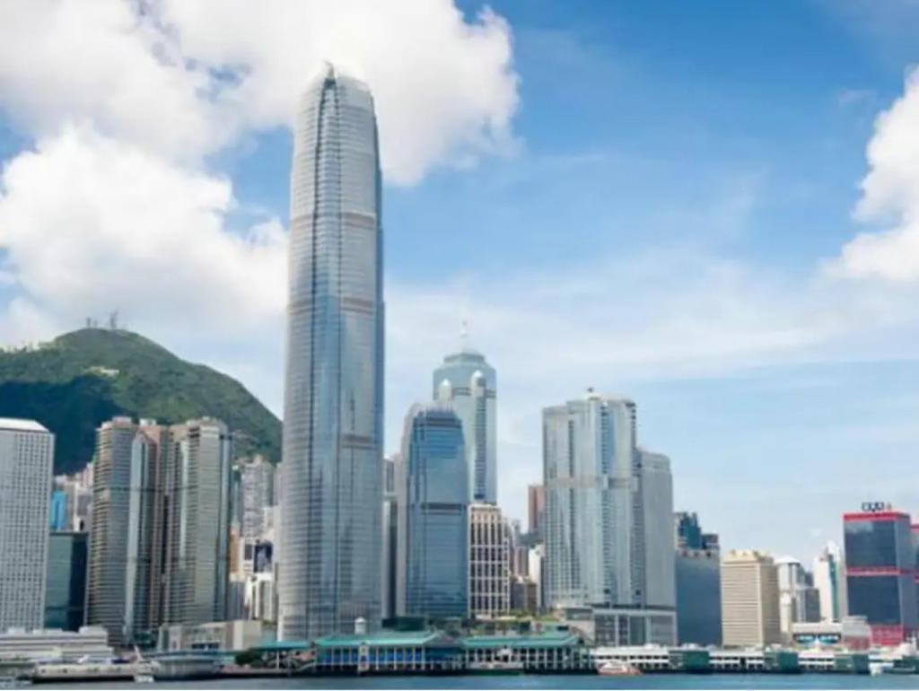 香港豪门最强的妈，还是她？