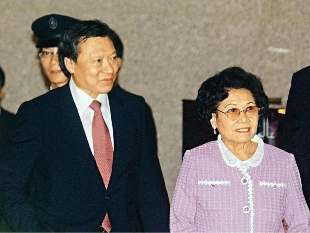香港豪门最强的妈，还是她？