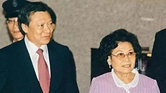 香港豪门最强的妈，还是她？
