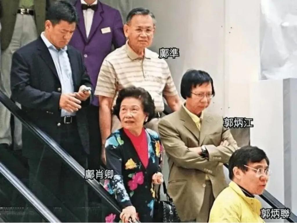 香港豪门最强的妈，还是她？