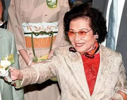 香港豪门最强的妈，还是她？
