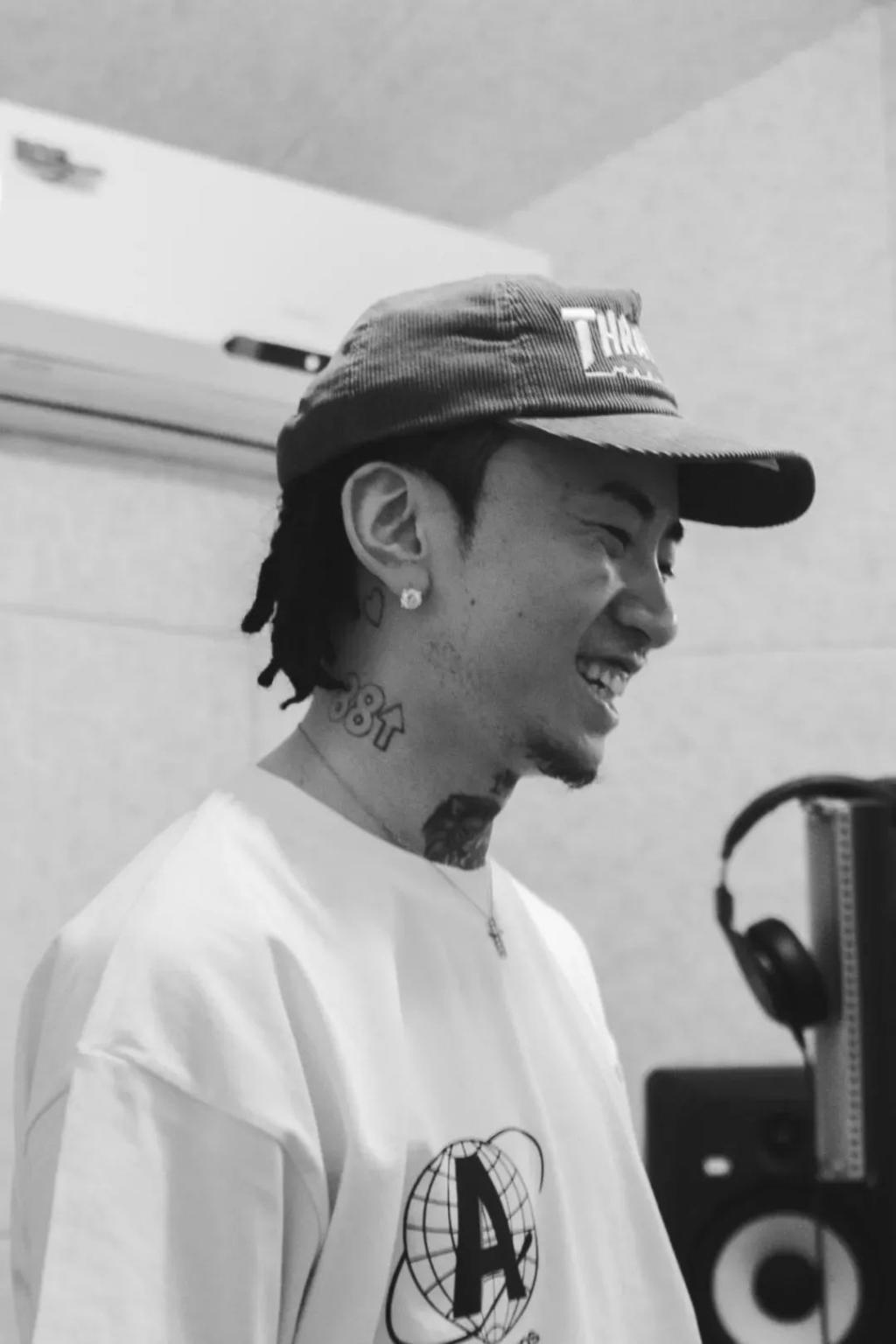 震惊！他不是有女朋友了吗？？