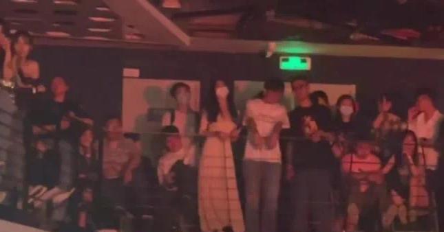 震惊！他不是有女朋友了吗？？