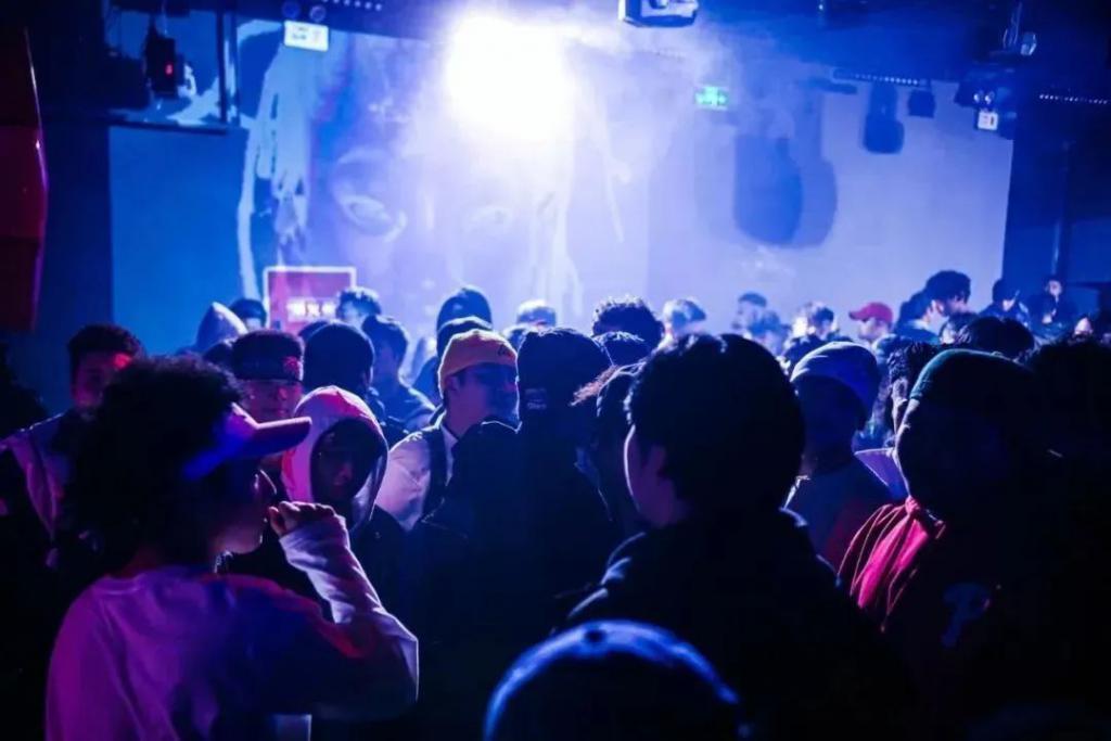 震惊！他不是有女朋友了吗？？