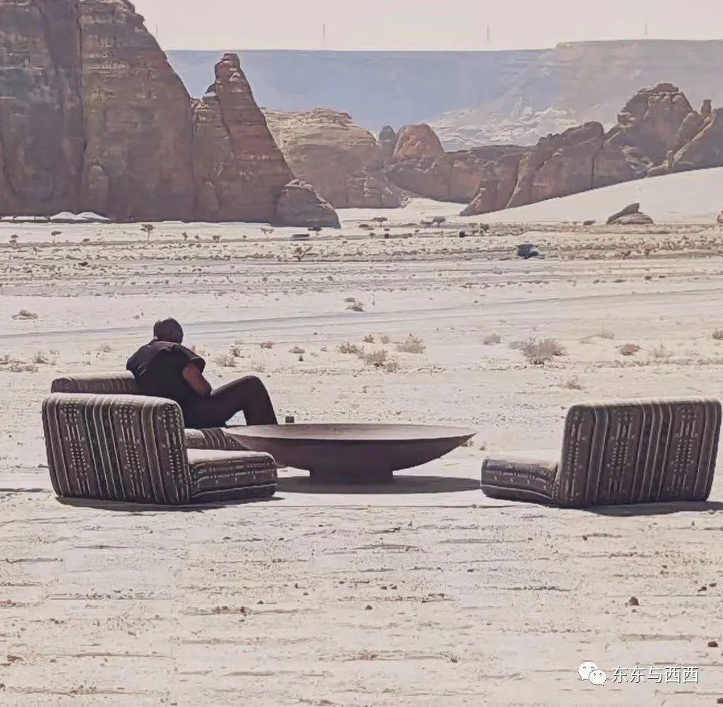 被顶流老公PUA到没朋友，吃饭穿衣都做不了主，离婚还是死撑