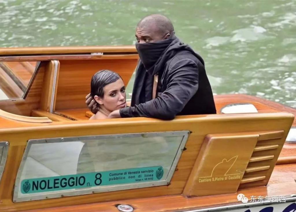 被顶流老公PUA到没朋友，吃饭穿衣都做不了主，离婚还是死撑