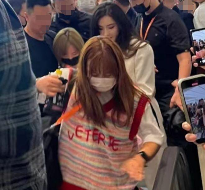 43岁张柏芝亮相广州：白衣长发气质佳，生图好美骨相好绝！