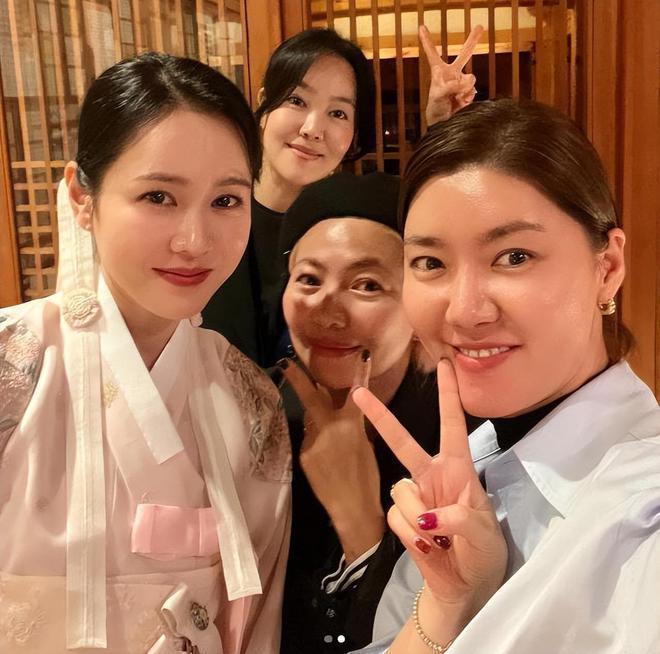 孙艺珍穿宽松裙丰腴被质疑怀二胎,粉丝形容那是幸福肥