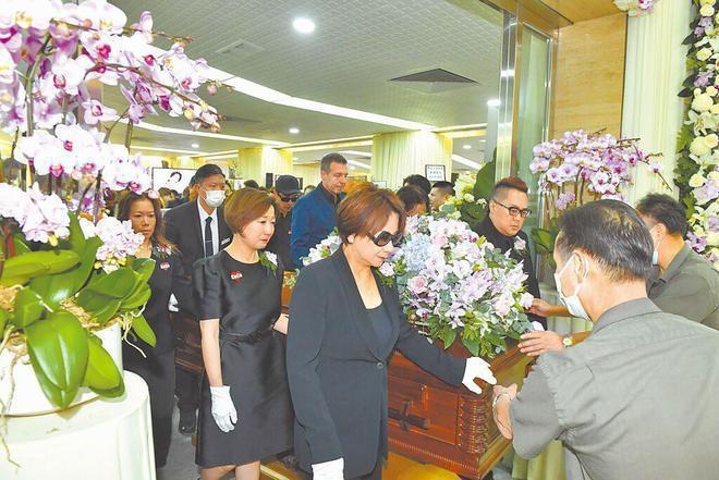 李玟离世快满5个月，甄妮想卖掉昔日收藏的古董做慈善