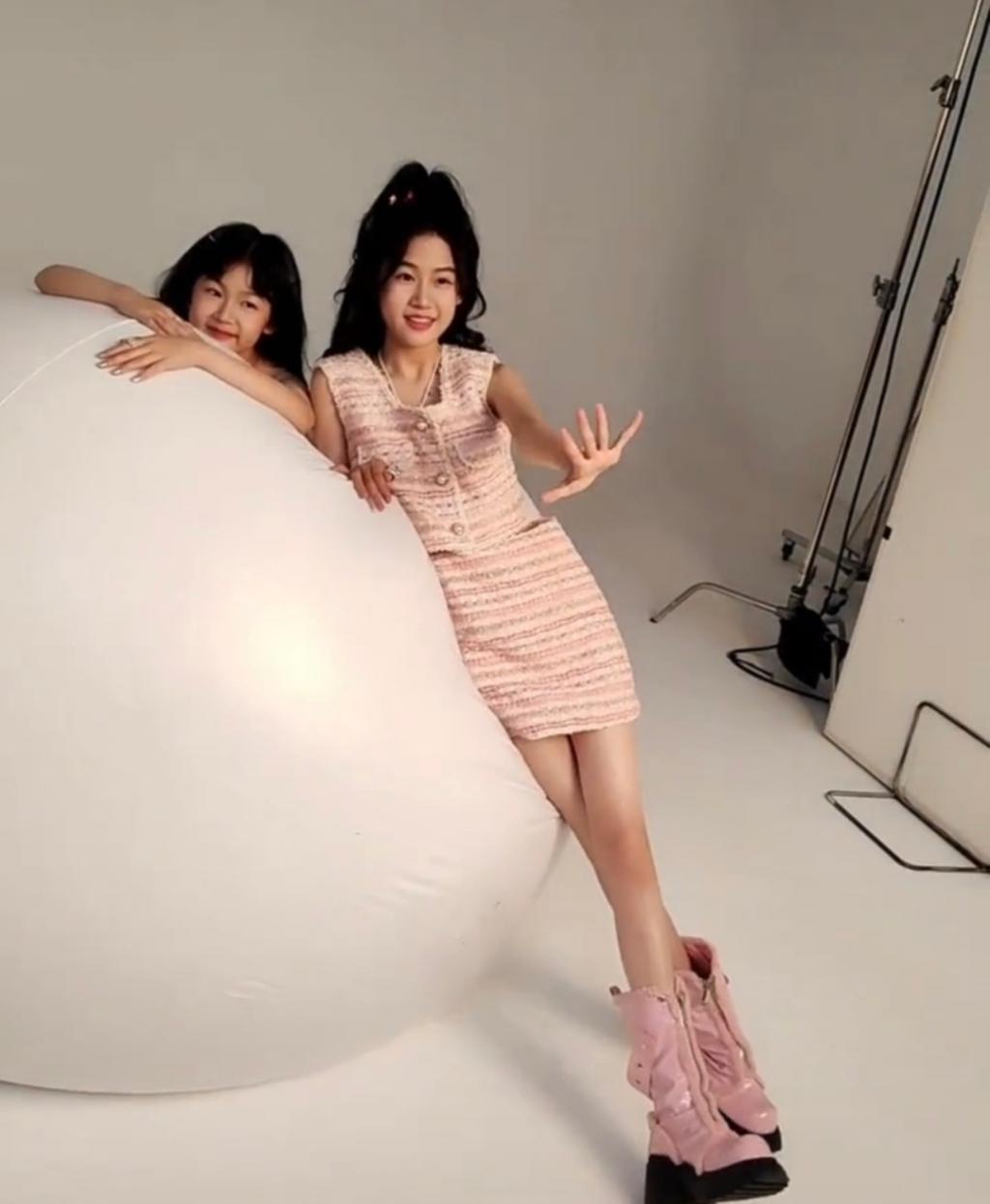 还记得陆毅的女儿贝儿吗？发单曲了？