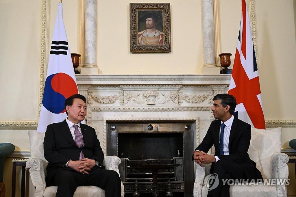 查尔斯三世授予韩国女团勋章：不太懂“江南Style”