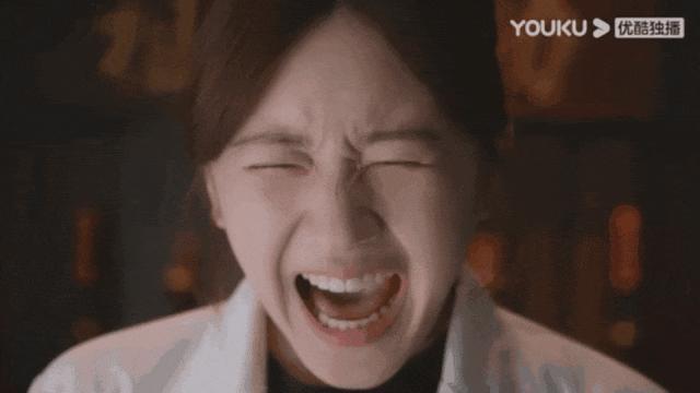 全程摇头晃脑表情狰狞，靳东带来“国家一级演员”教科书式演技