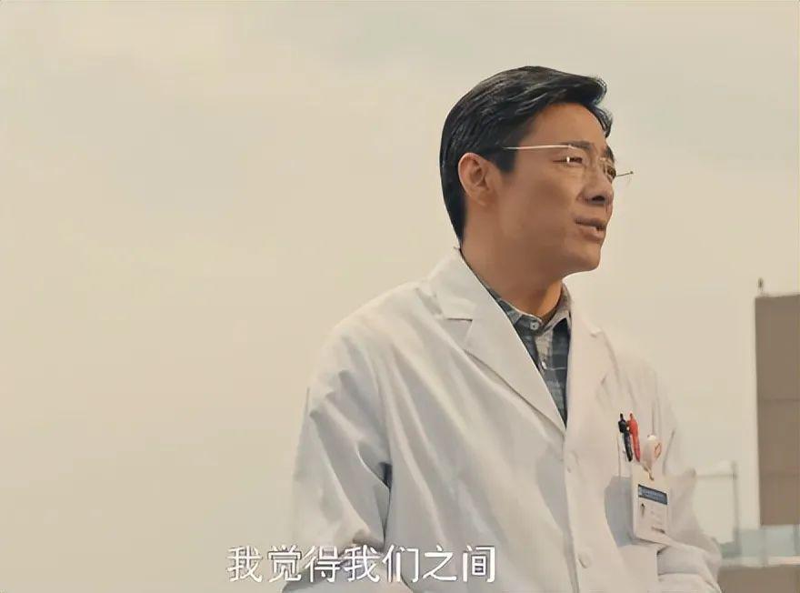 全程摇头晃脑表情狰狞，靳东带来“国家一级演员”教科书式演技