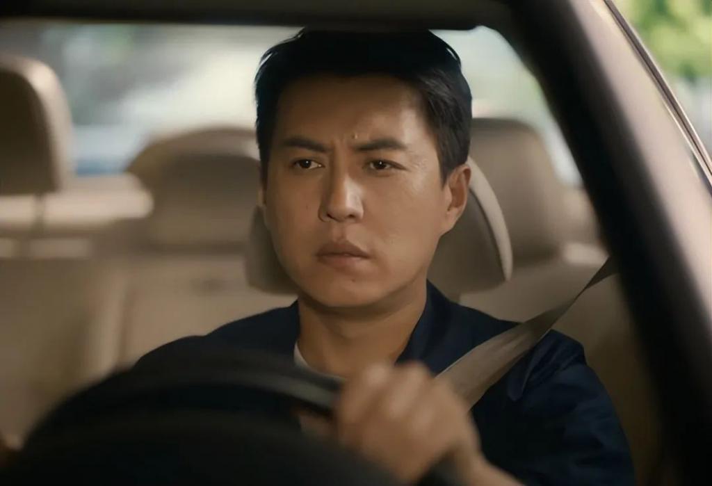 全程摇头晃脑表情狰狞，靳东带来“国家一级演员”教科书式演技
