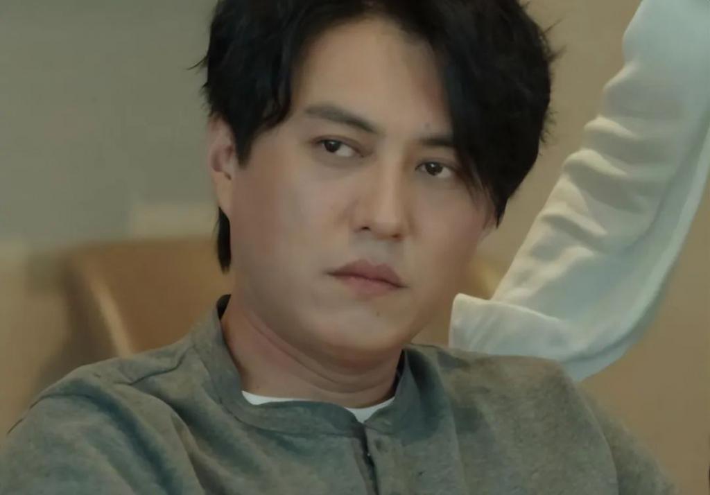 全程摇头晃脑表情狰狞，靳东带来“国家一级演员”教科书式演技
