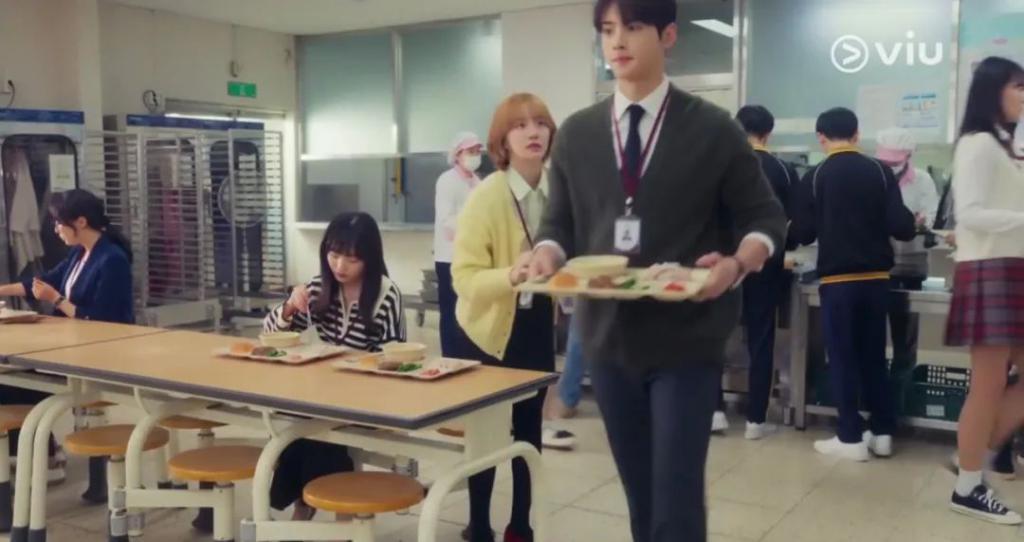 等这么久，他终于脱了