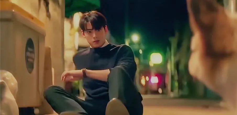 等这么久，他终于脱了