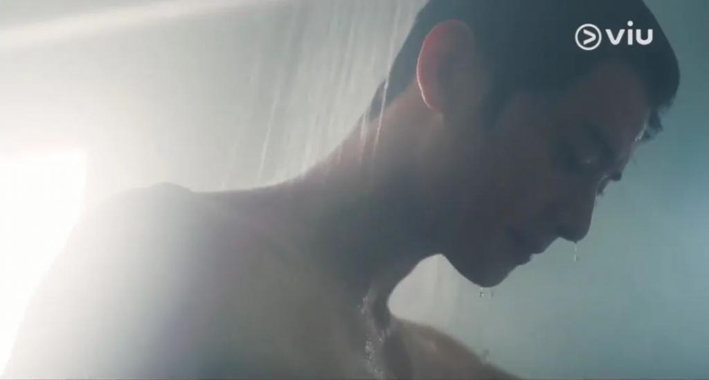 等这么久，他终于脱了