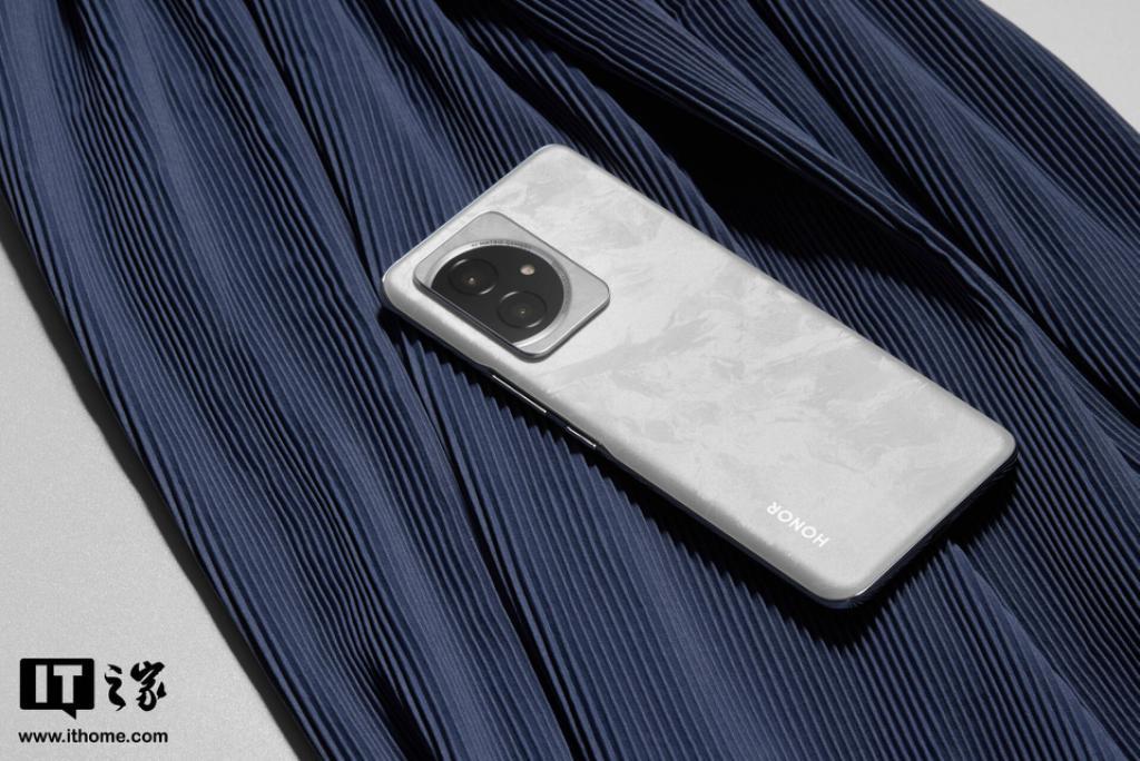 荣耀 100 系列图赏：别具一格配色与ID设计，首搭荣耀绿洲护眼屏