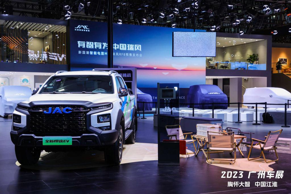 特斯拉Cybertruck内饰曝光：惊喜感有，但不多