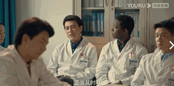 《欢迎来到麦乐村》收视破1.3，打了多少资方的脸，靳东又赌对了？