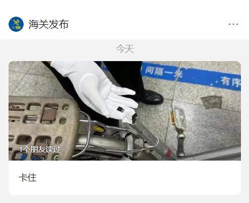 神情紧张、形迹可疑，深圳海关在自行车中查获 1794 张 SD 卡