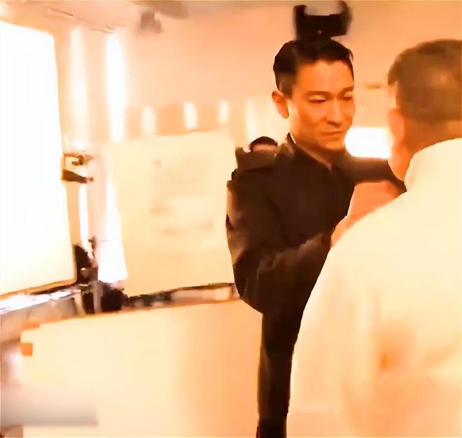 刘德华父亲因病去世，父子俩最后公开合影曝光